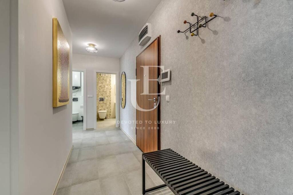 Madrid: A Modern 2-Bedroom Apartment With Parking ソフィア エクステリア 写真